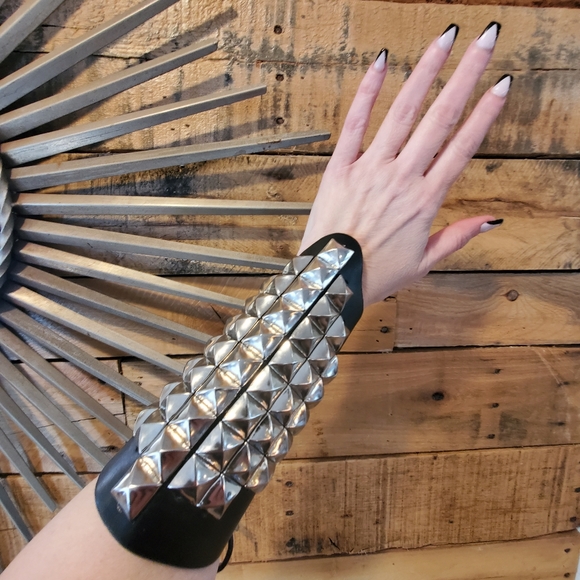 Accessories - 🐕 Pair of black leather studded gauntlets